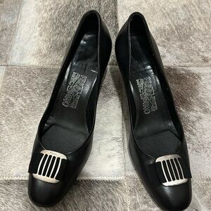 Salvatore Ferragamo Italian‎ Leather Pumps sz 9